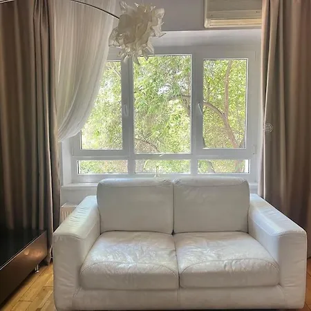 Charming Apartment/king Size Bed Apartment *